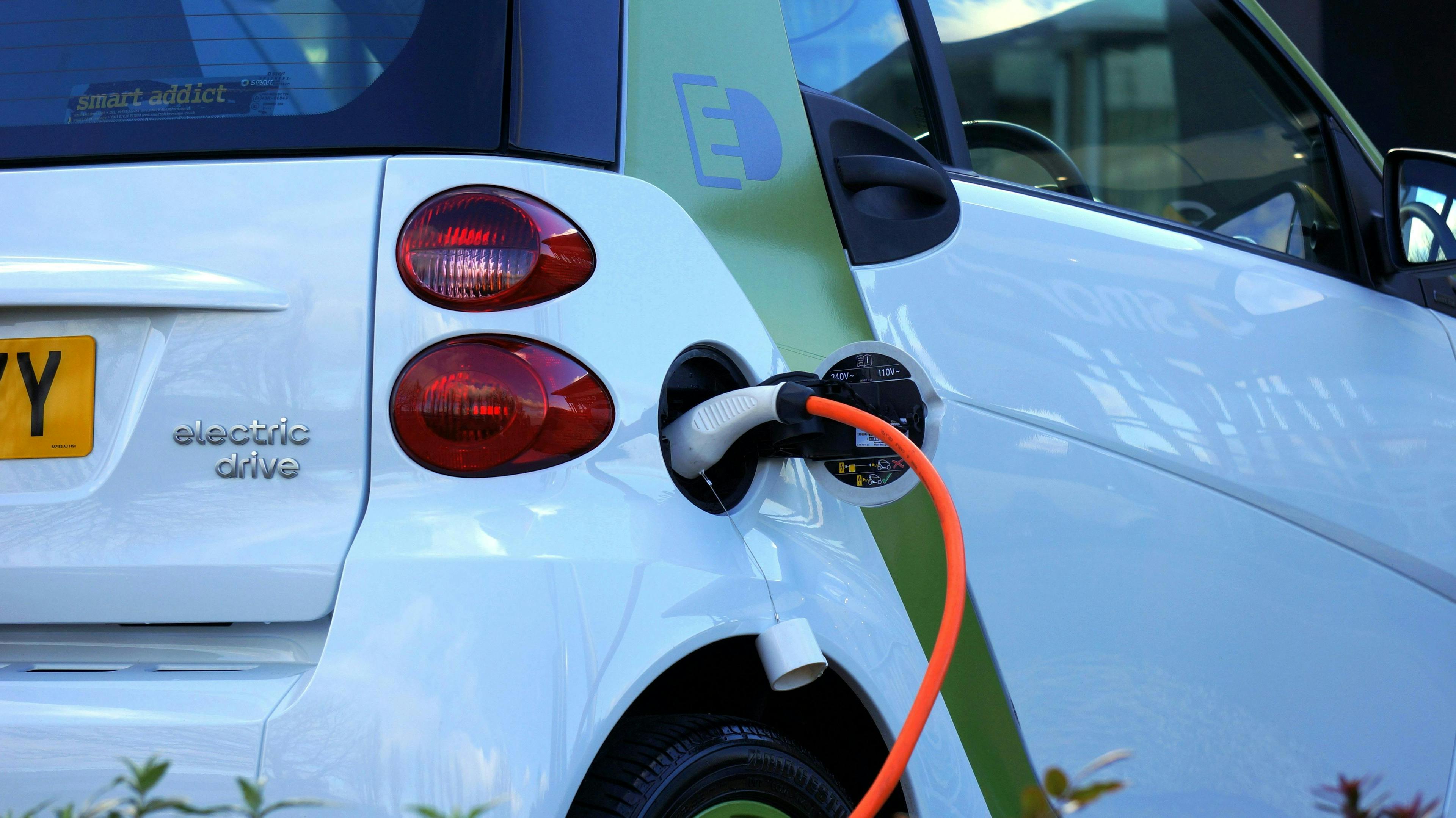 charger voiture electrique, voiture electrique ecologique